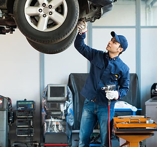 Mechanic-Working-at-Shop_67063213.jpg